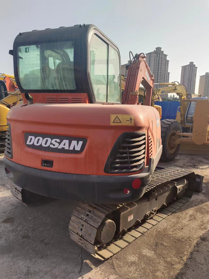 DOOSAN DX60 - Мини багер: снимка 3 DOOSAN DX60 - Мини багер: снимка 3