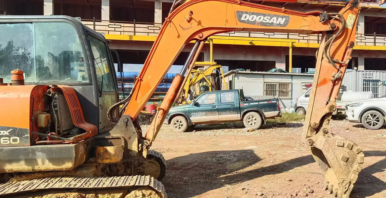 DOOSAN dx60 - Мини багер: снимка 2 DOOSAN dx60 - Мини багер: снимка 2
