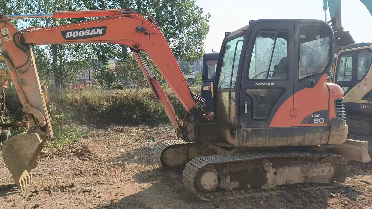 DOOSAN dx60 - Мини багер: снимка 1 DOOSAN dx60 - Мини багер: снимка 1