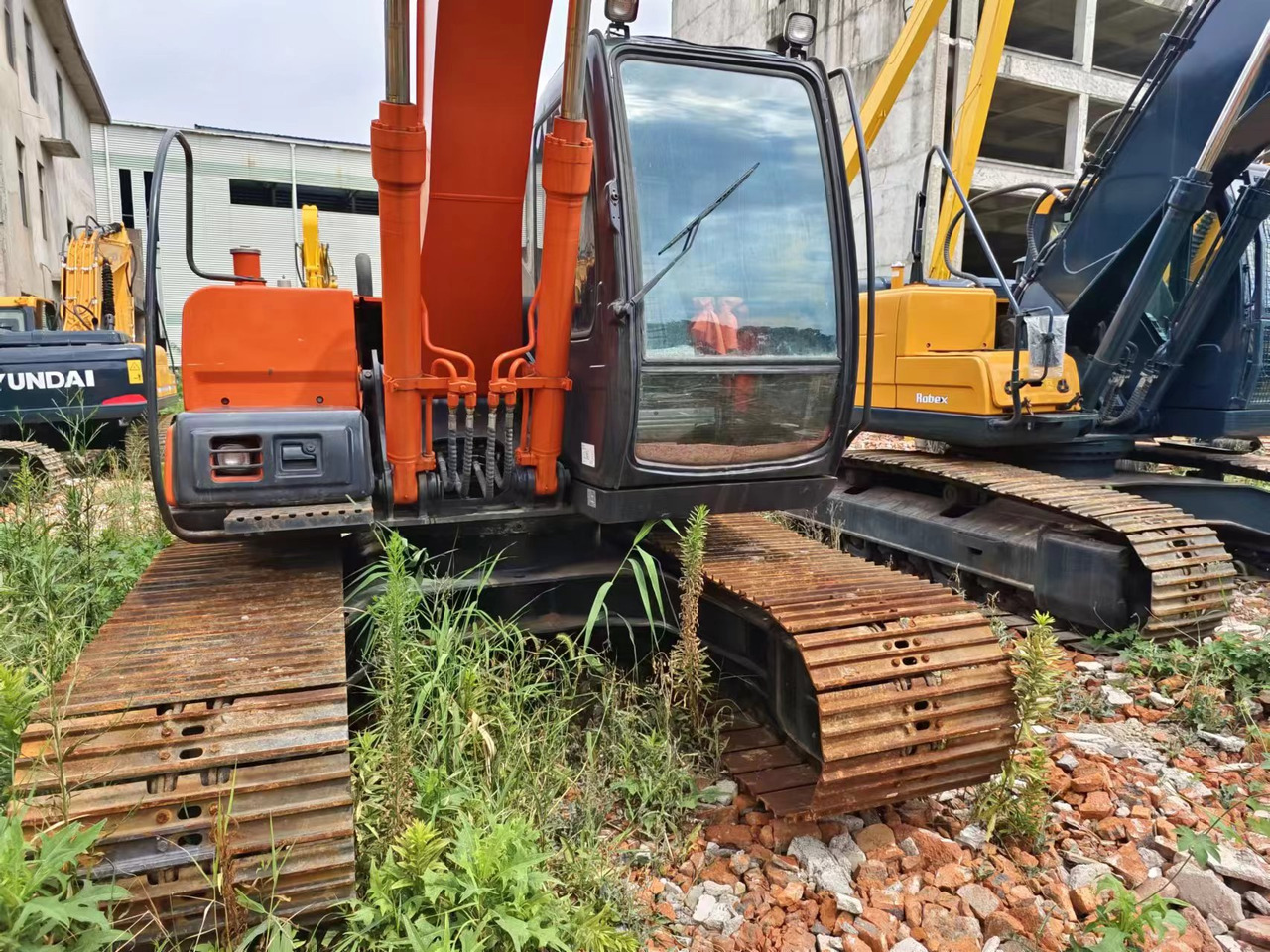 HITACHI EX120-5 - Верижен багер: снимка 3 HITACHI EX120-5 - Верижен багер: снимка 3