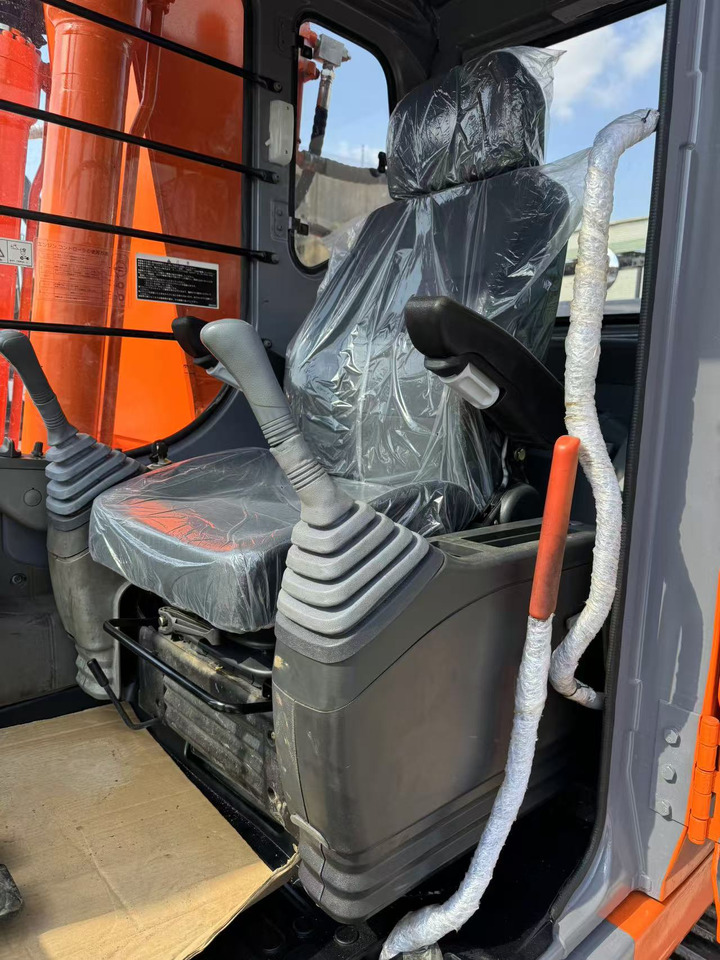 HITACHI ZX200 - Верижен багер: снимка 2 HITACHI ZX200 - Верижен багер: снимка 2