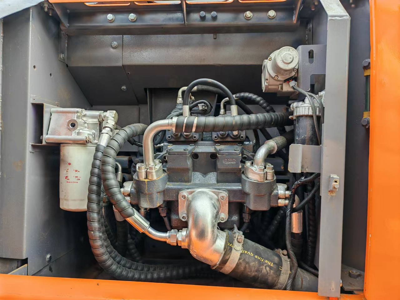 HITACHI ZX200 - Верижен багер: снимка 5 HITACHI ZX200 - Верижен багер: снимка 5