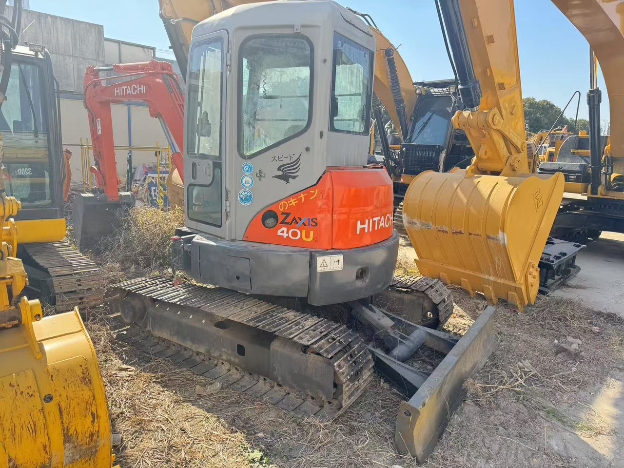 HITACHI ZX40U - Мини багер: снимка 1 HITACHI ZX40U - Мини багер: снимка 1