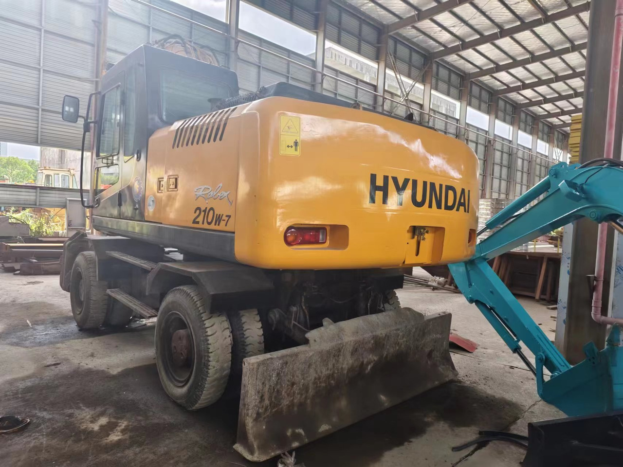 HYUNDAI 210W-7 - Колесен багер: снимка 4 HYUNDAI 210W-7 - Колесен багер: снимка 4