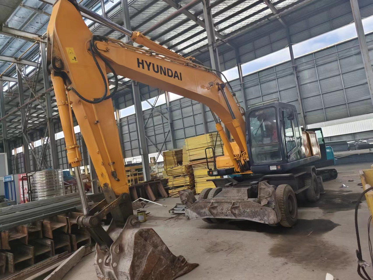 HYUNDAI 210W-7 - Колесен багер: снимка 1 HYUNDAI 210W-7 - Колесен багер: снимка 1