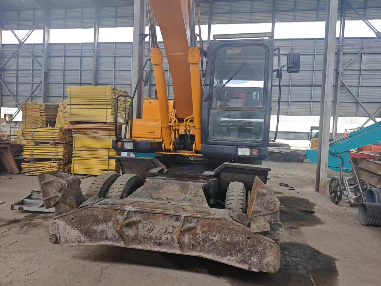 HYUNDAI 210W-7 - Колесен багер: снимка 3 HYUNDAI 210W-7 - Колесен багер: снимка 3