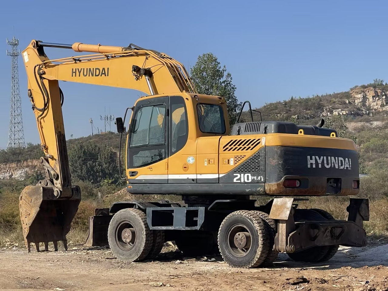 HYUNDAI 210W-9 - Колесен багер: снимка 1 HYUNDAI 210W-9 - Колесен багер: снимка 1