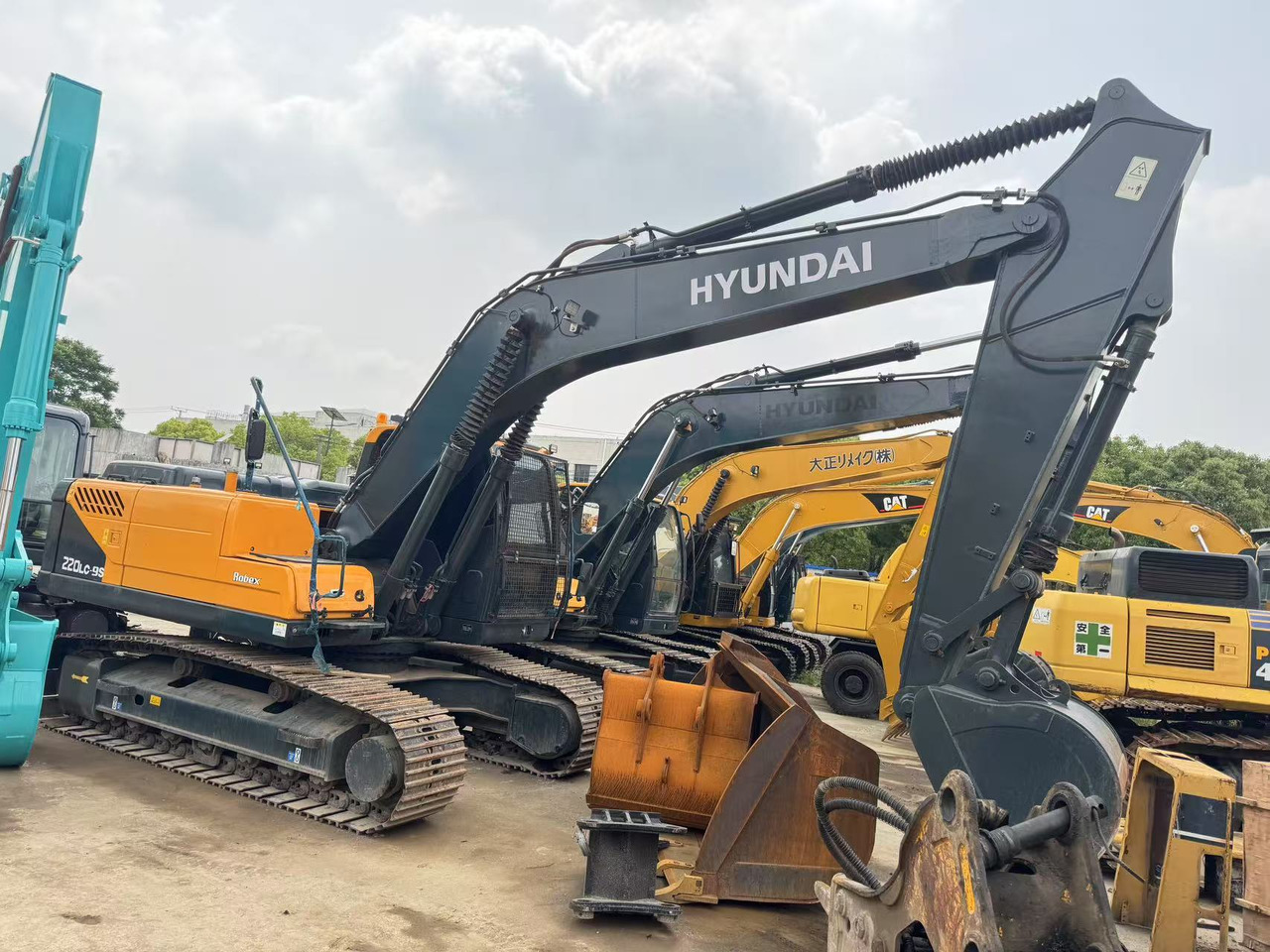 HYUNDAI R220LC-9S - Верижен багер: снимка 1 HYUNDAI R220LC-9S - Верижен багер: снимка 1