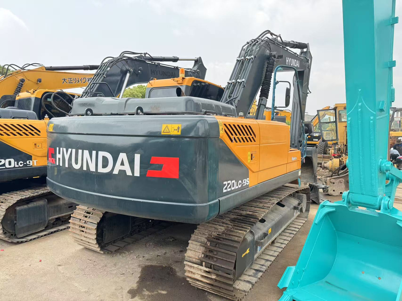 HYUNDAI R220LC-9S - Верижен багер: снимка 2 HYUNDAI R220LC-9S - Верижен багер: снимка 2
