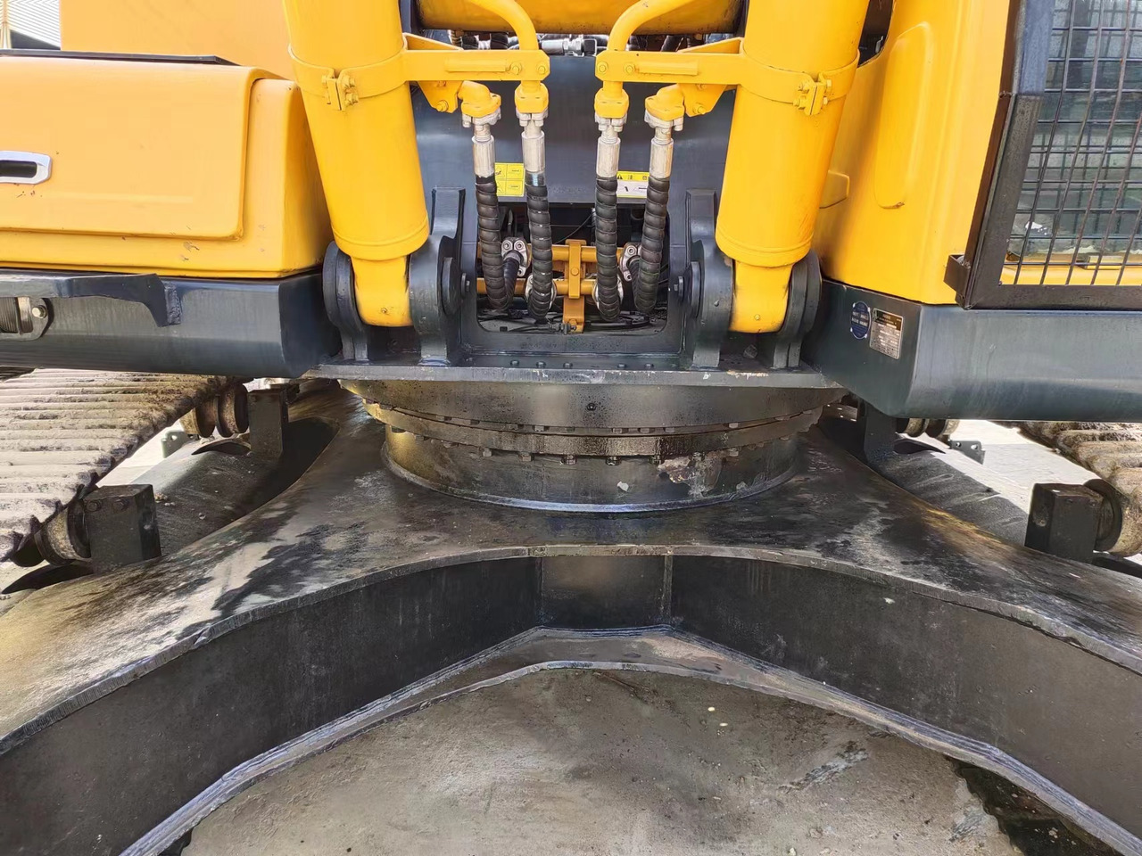 HYUNDAI R385LC-9T R305 R220 - Верижен багер: снимка 3 HYUNDAI R385LC-9T R305 R220 - Верижен багер: снимка 3