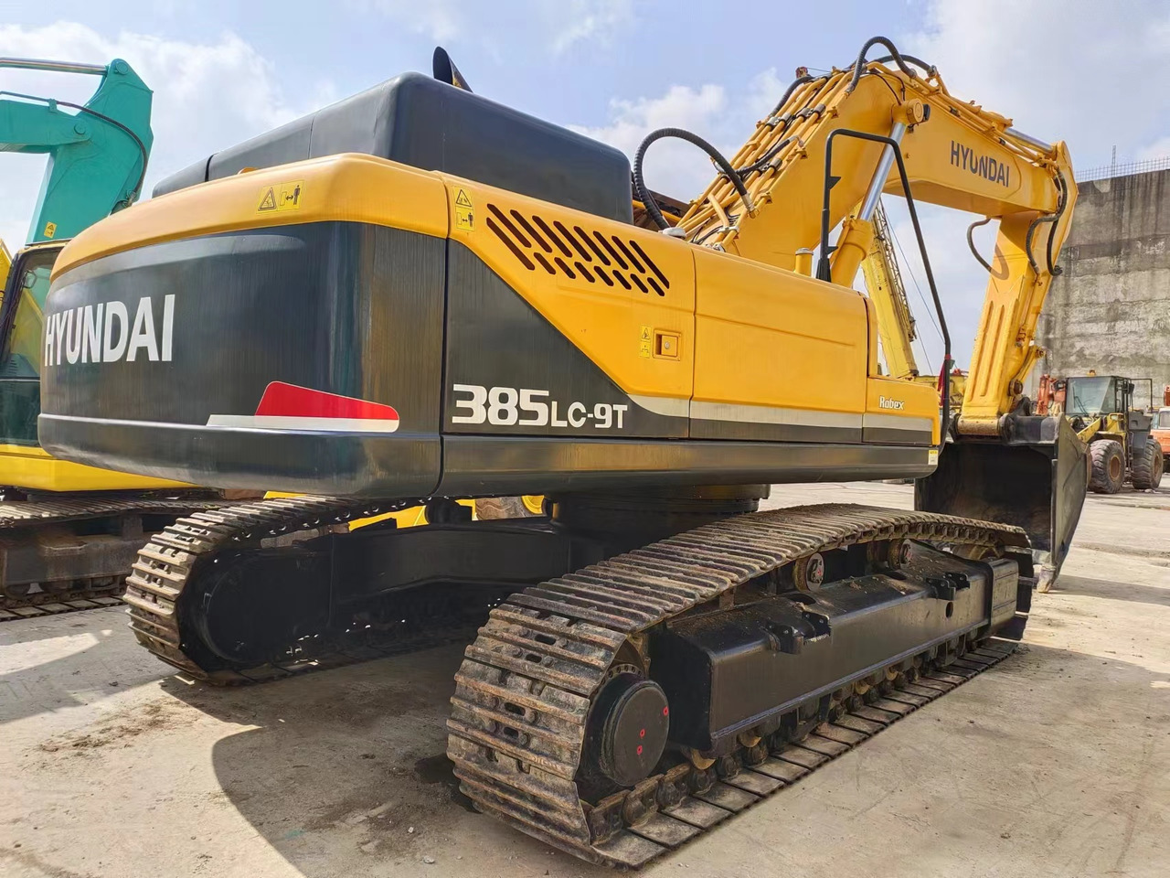 HYUNDAI R385LC-9T R305 R220 - Верижен багер: снимка 1 HYUNDAI R385LC-9T R305 R220 - Верижен багер: снимка 1