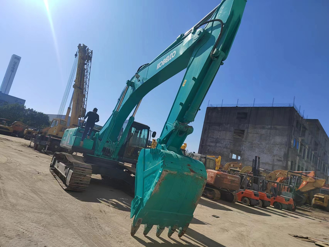 KOBELCO SK350LC-8 - Верижен багер: снимка 1 KOBELCO SK350LC-8 - Верижен багер: снимка 1