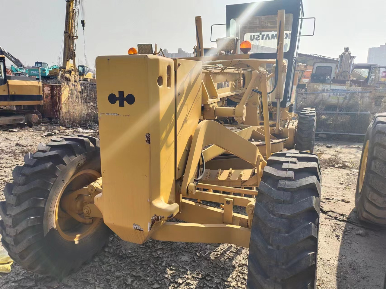 KOMATSU GD825A - Грейдер: снимка 1 KOMATSU GD825A - Грейдер: снимка 1
