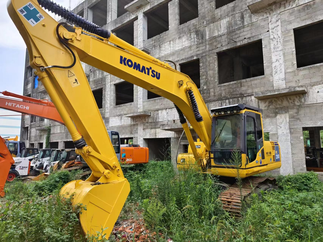 KOMATSU PC200-8 - Верижен багер: снимка 1 KOMATSU PC200-8 - Верижен багер: снимка 1