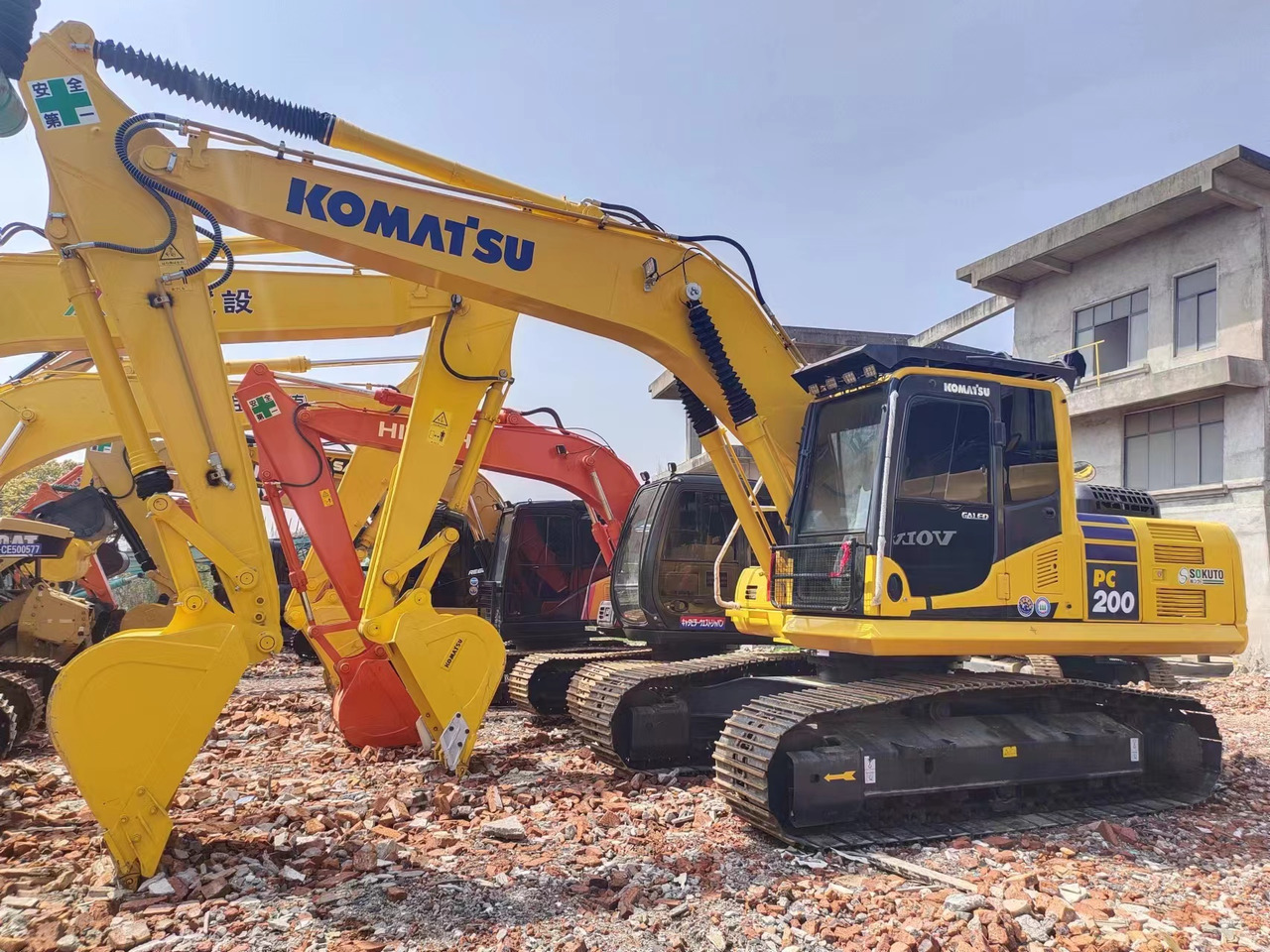 KOMATSU PC200-8N1 - Верижен багер: снимка 2 KOMATSU PC200-8N1 - Верижен багер: снимка 2
