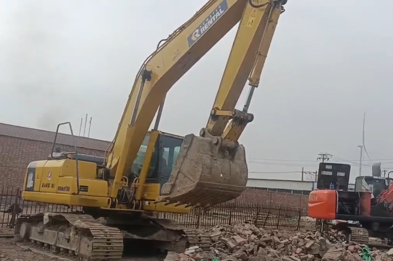 KOMATSU PC200-8N1 - Верижен багер: снимка 1 KOMATSU PC200-8N1 - Верижен багер: снимка 1