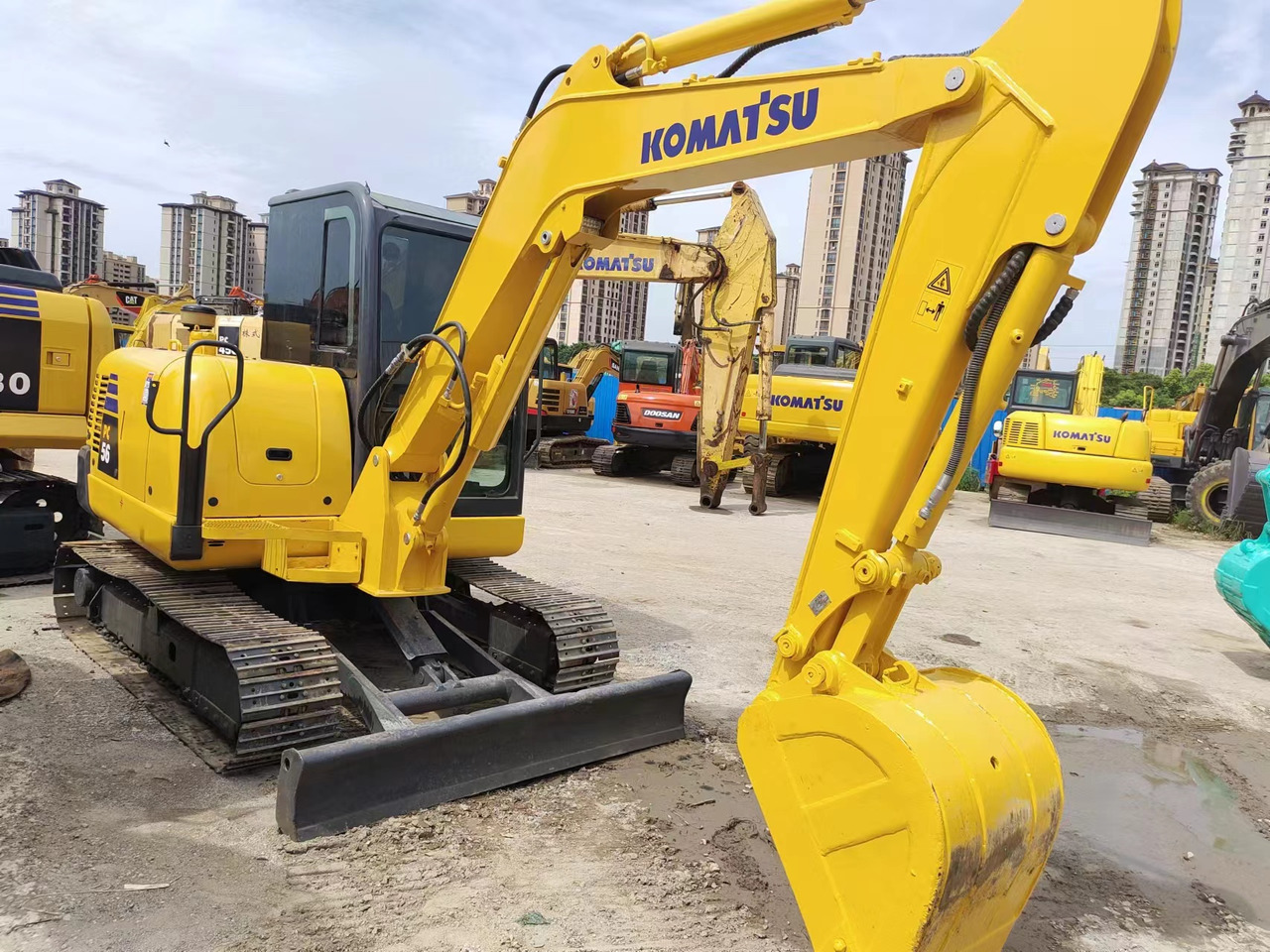 KOMATSU PC56 komatsu mini excavator PC55 PC60 - Мини багер: снимка 1 KOMATSU PC56 komatsu mini excavator PC55 PC60 - Мини багер: снимка 1