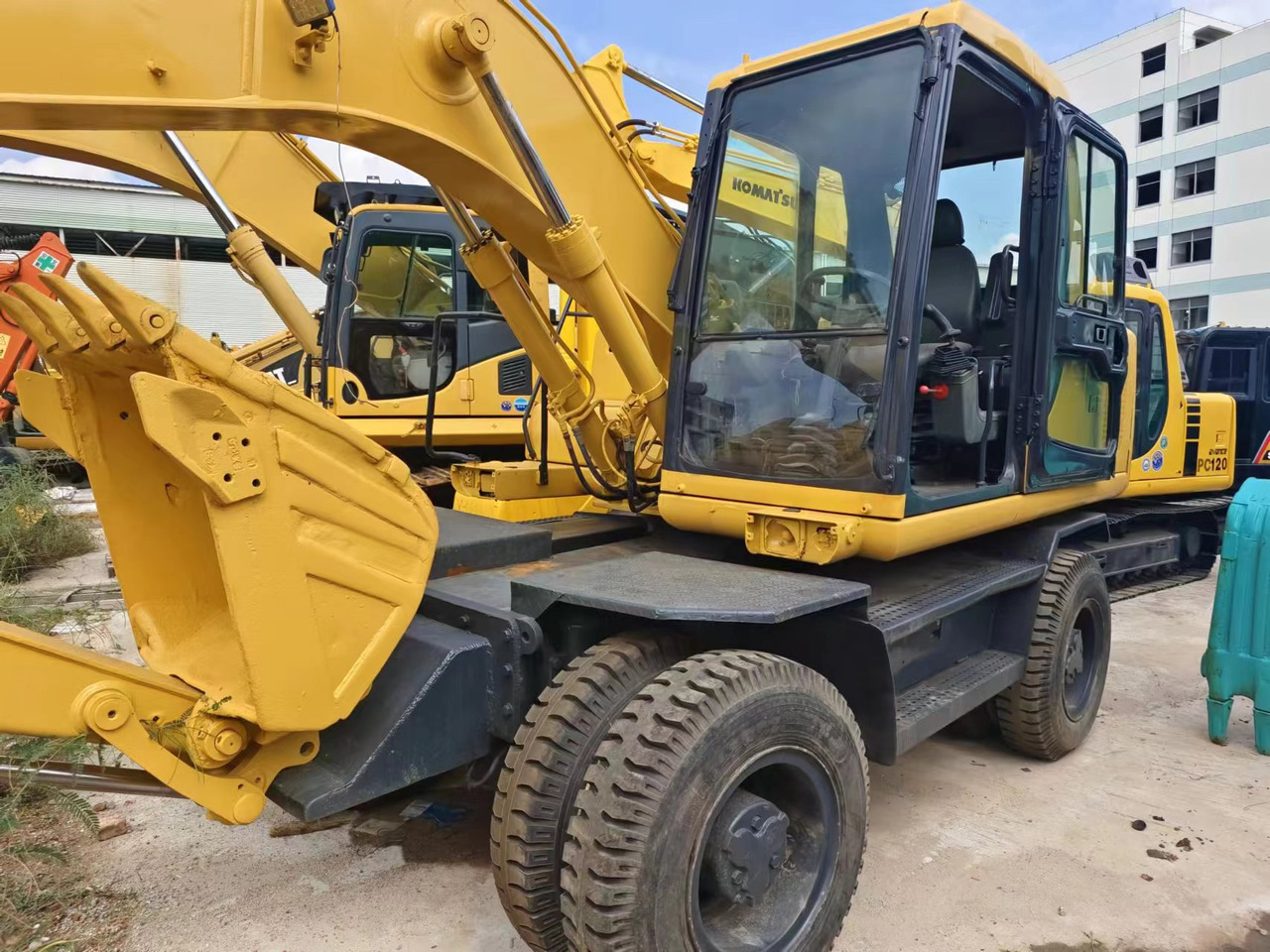 Колесен багер KOMATSU PW130: снимка 8 Колесен багер KOMATSU PW130: снимка 8