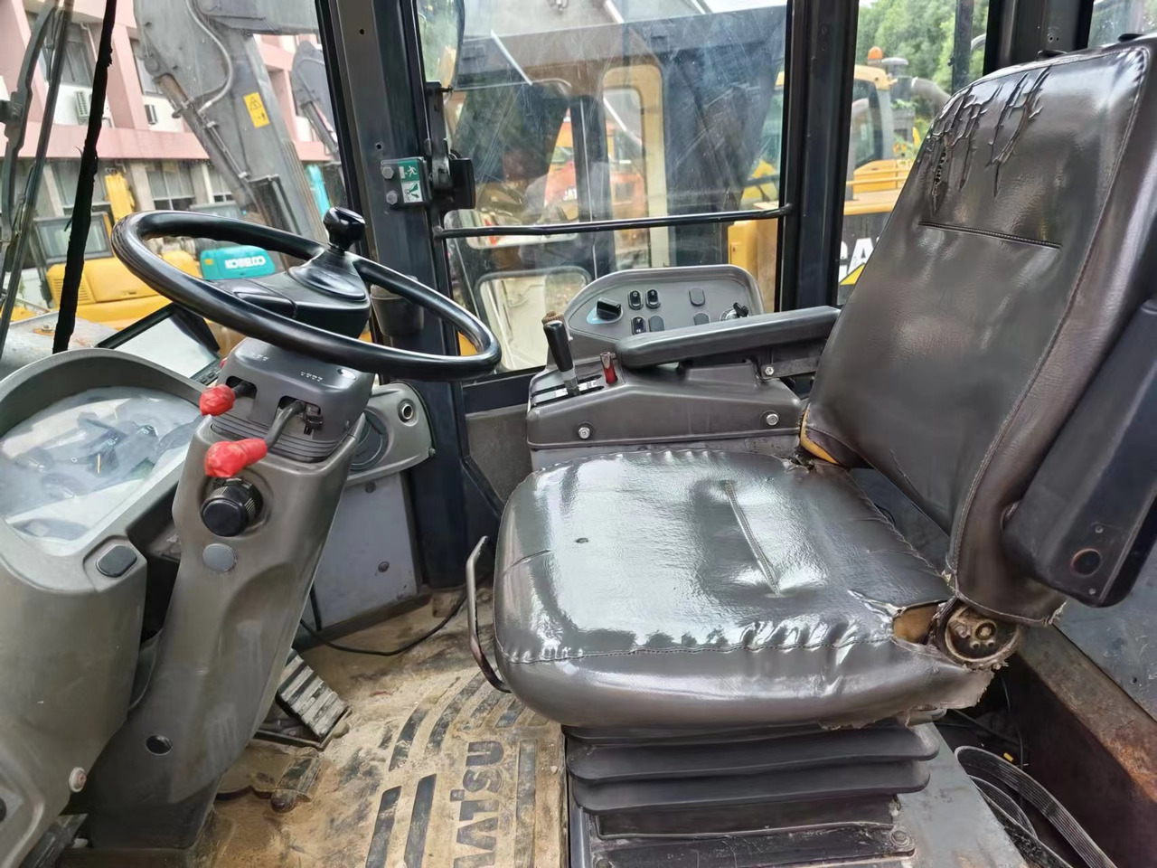 KOMATSU WA380-6 - Колесен товарач: снимка 4 KOMATSU WA380-6 - Колесен товарач: снимка 4