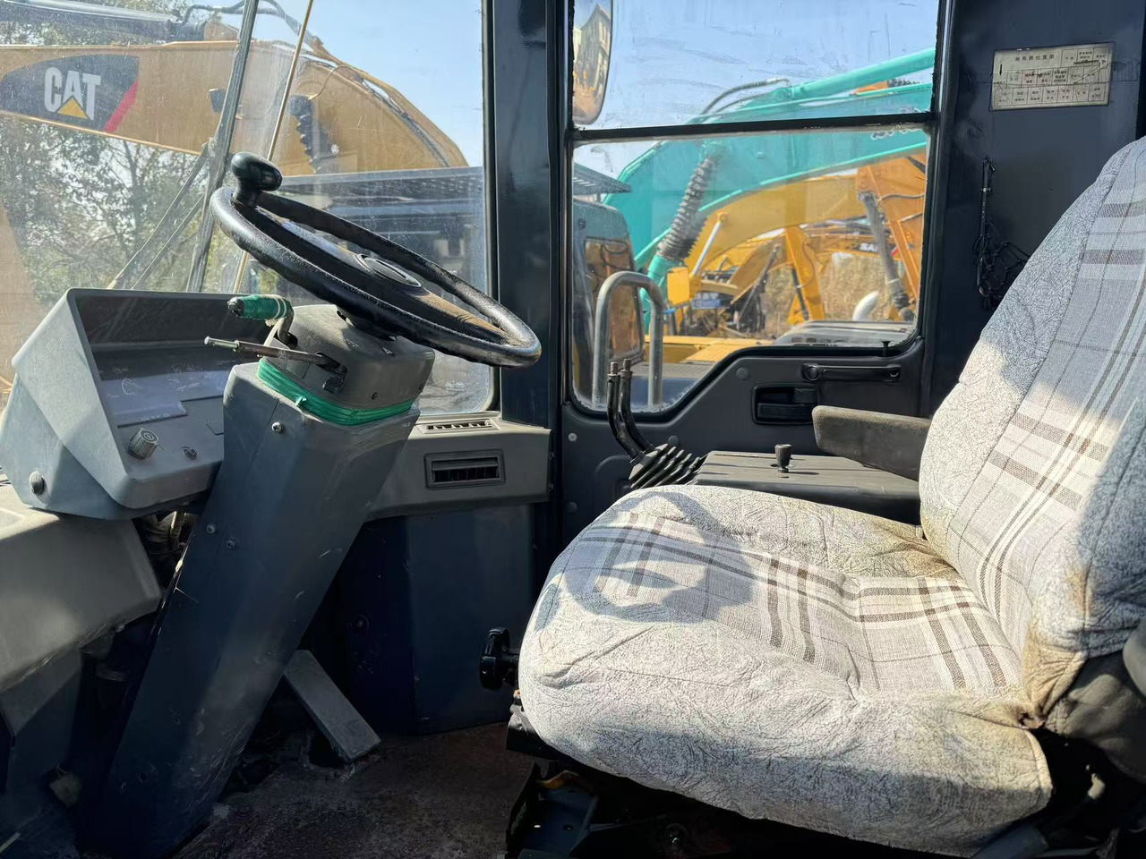 KOMATSU WA380 - Колесен товарач: снимка 4 KOMATSU WA380 - Колесен товарач: снимка 4