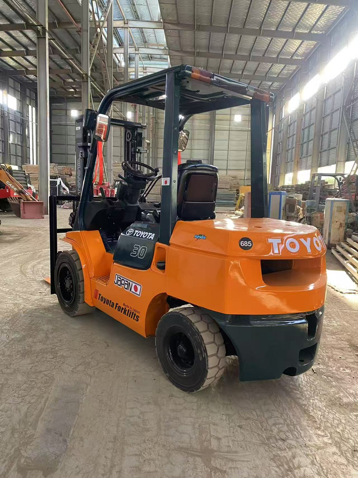 TOYOTA FD30 - Дизелов мотокар: снимка 2 TOYOTA FD30 - Дизелов мотокар: снимка 2