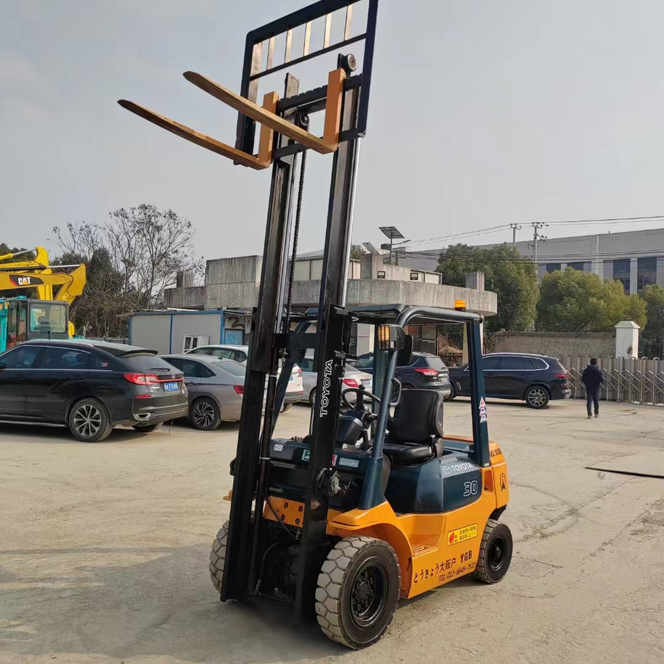 Дизелов мотокар TOYOTA FD30: снимка 6