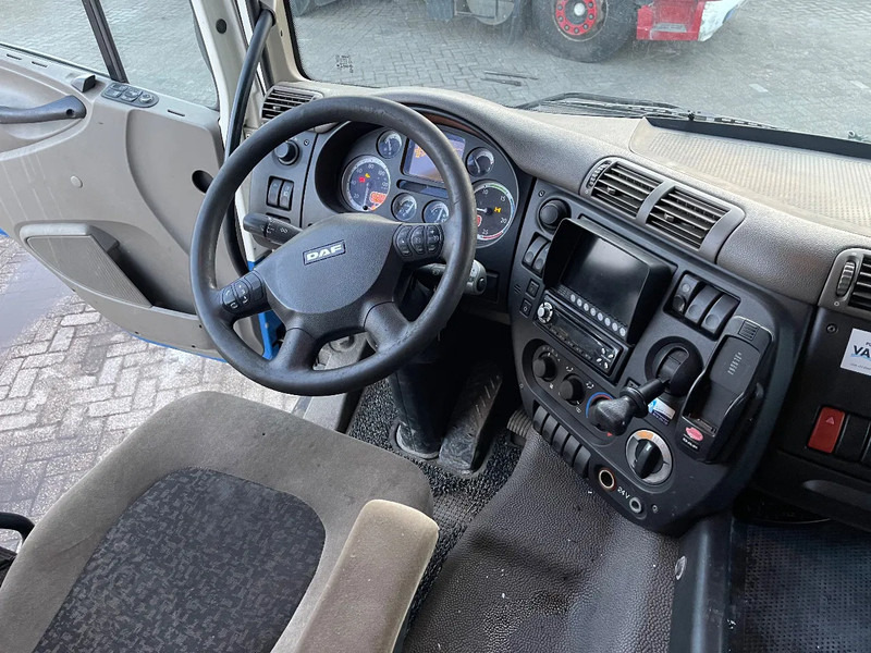 Interior photo 1: Влекач DAF CF 85 Tractor unit