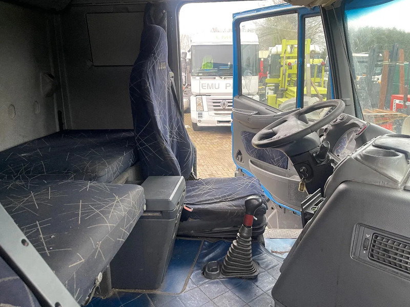 Interior photo 4: Влекач Iveco Stralis 430