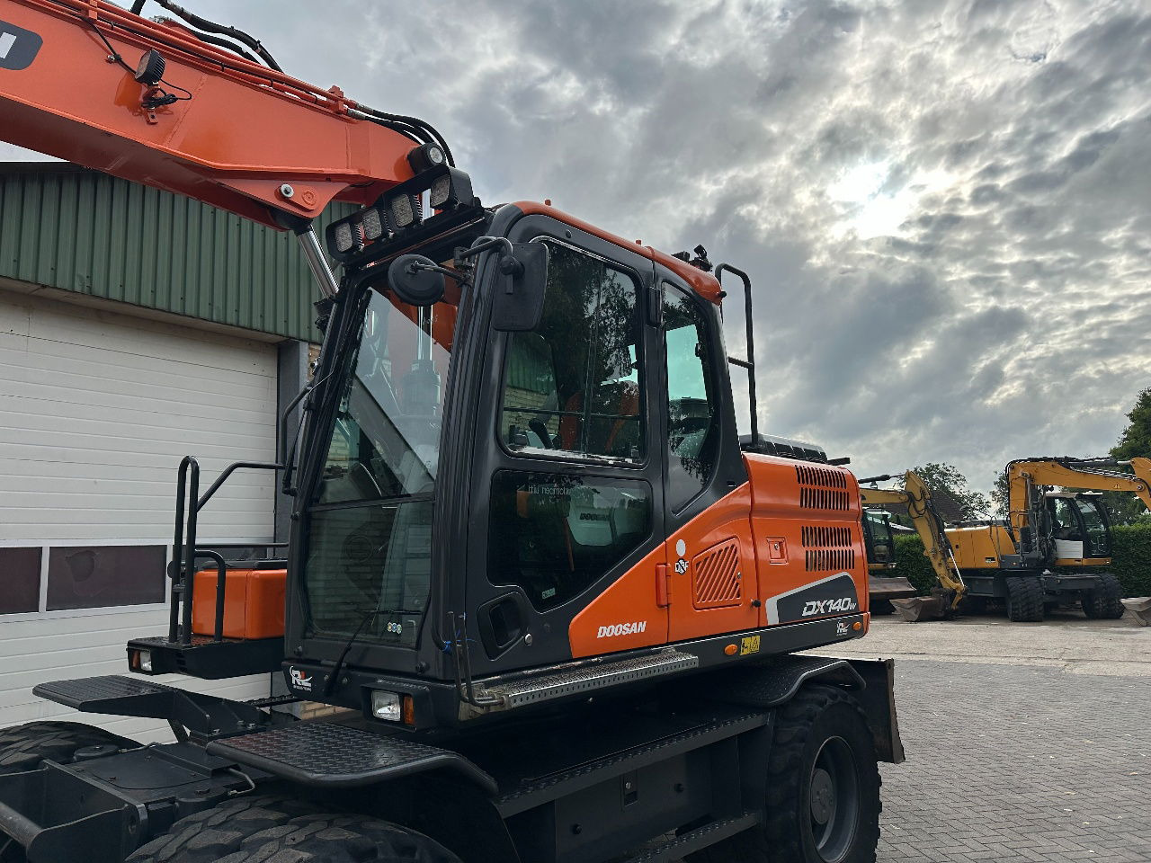 Doosan DX140W-5 - Колесен багер: снимка 3 Doosan DX140W-5 - Колесен багер: снимка 3