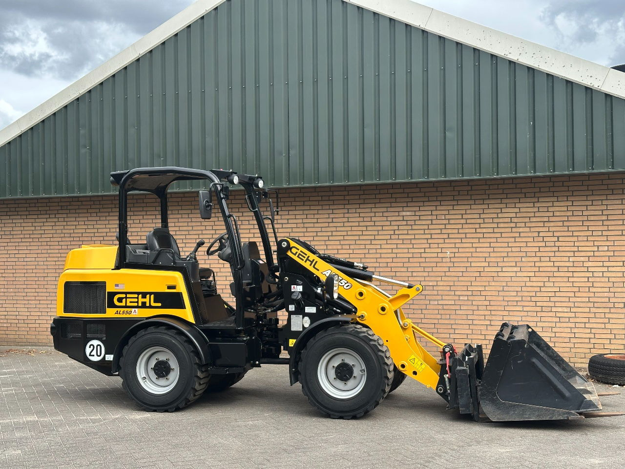 Gehl AL550 - Колесен товарач: снимка 4 Gehl AL550 - Колесен товарач: снимка 4