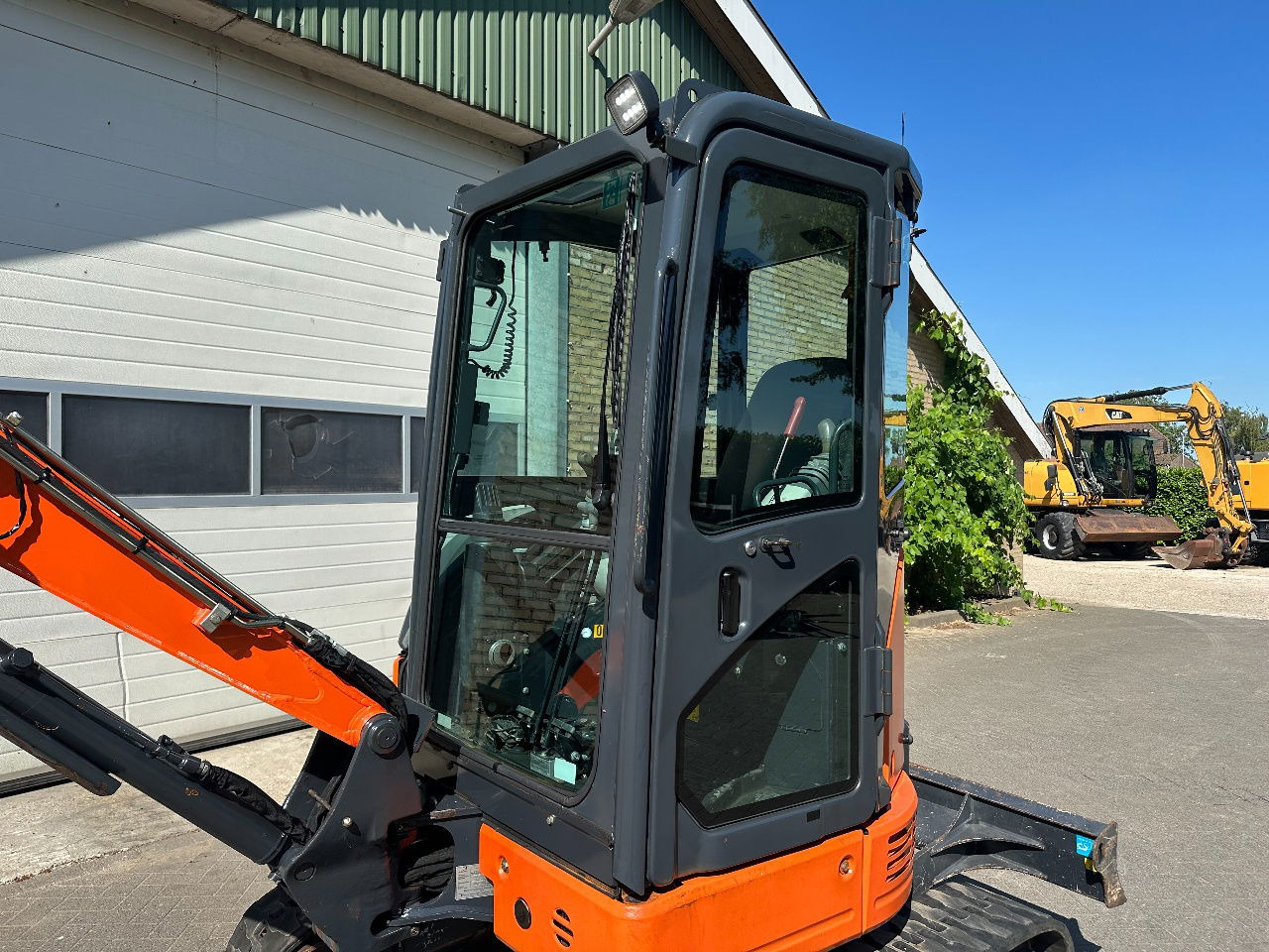 Hitachi ZX26U-6CR - Мини багер: снимка 4 Hitachi ZX26U-6CR - Мини багер: снимка 4