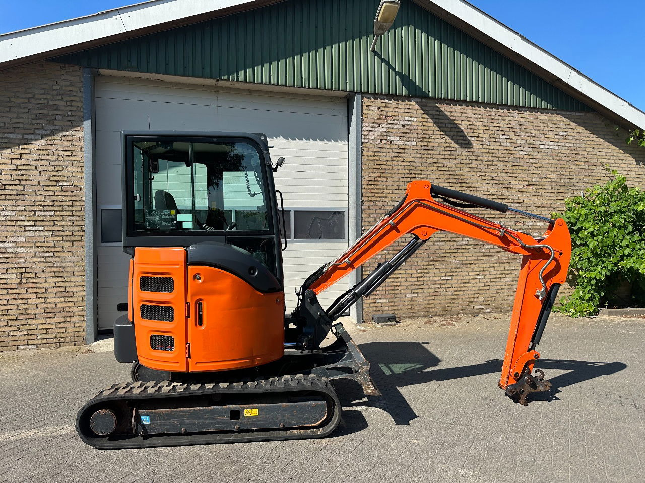 Hitachi ZX26U-6CR - Мини багер: снимка 5 Hitachi ZX26U-6CR - Мини багер: снимка 5