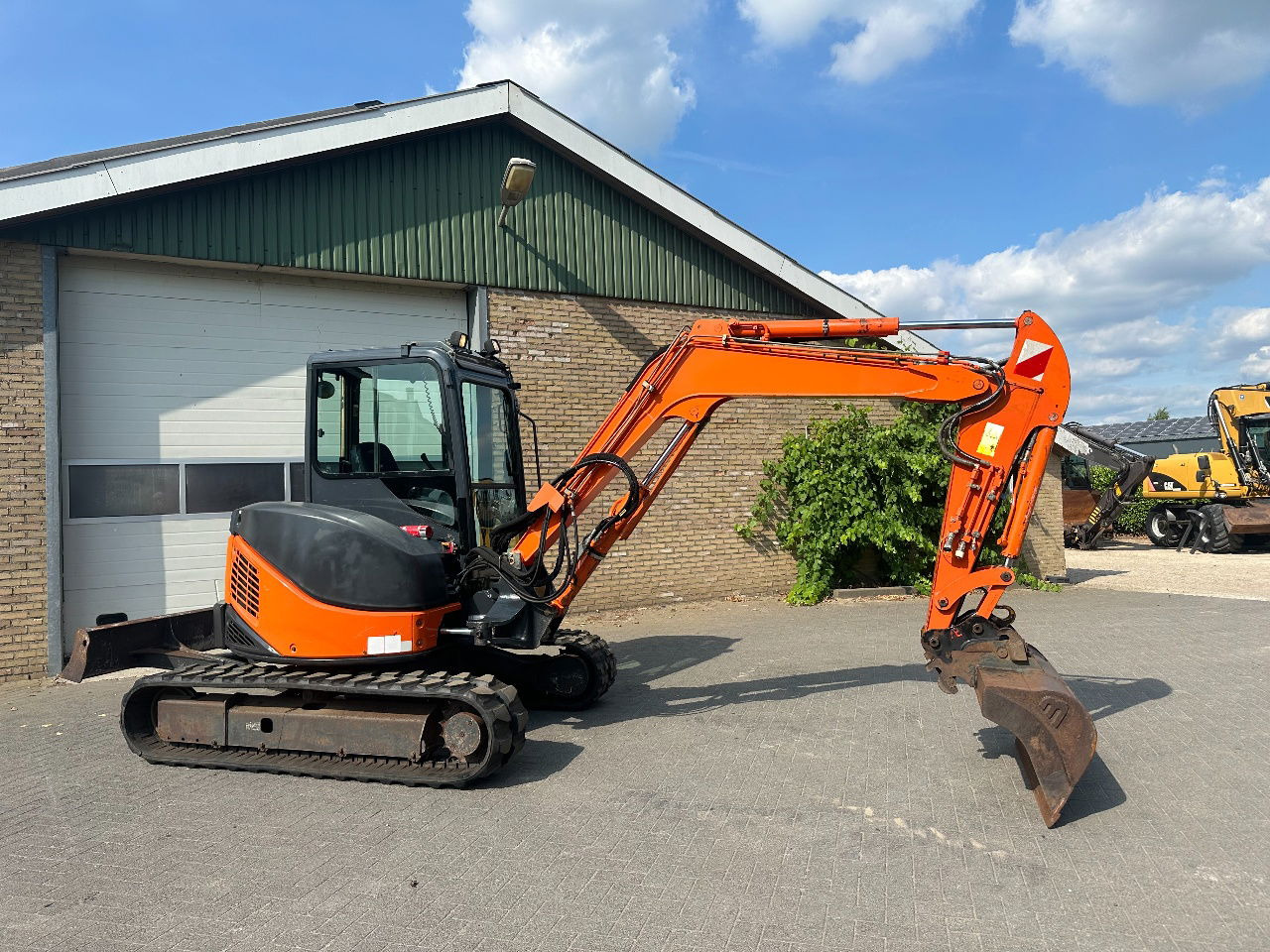 Hitachi ZX50U-2 CLR - Мини багер: снимка 5 Hitachi ZX50U-2 CLR - Мини багер: снимка 5
