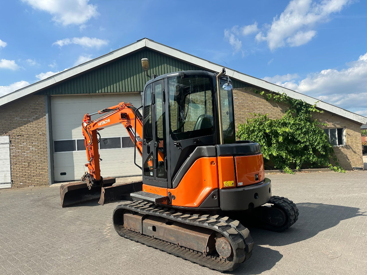 Hitachi ZX50U-2 CLR - Мини багер: снимка 4 Hitachi ZX50U-2 CLR - Мини багер: снимка 4