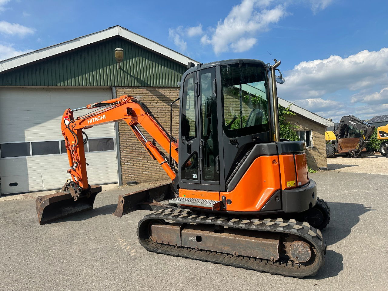 Hitachi ZX50U-2 CLR - Мини багер: снимка 3 Hitachi ZX50U-2 CLR - Мини багер: снимка 3