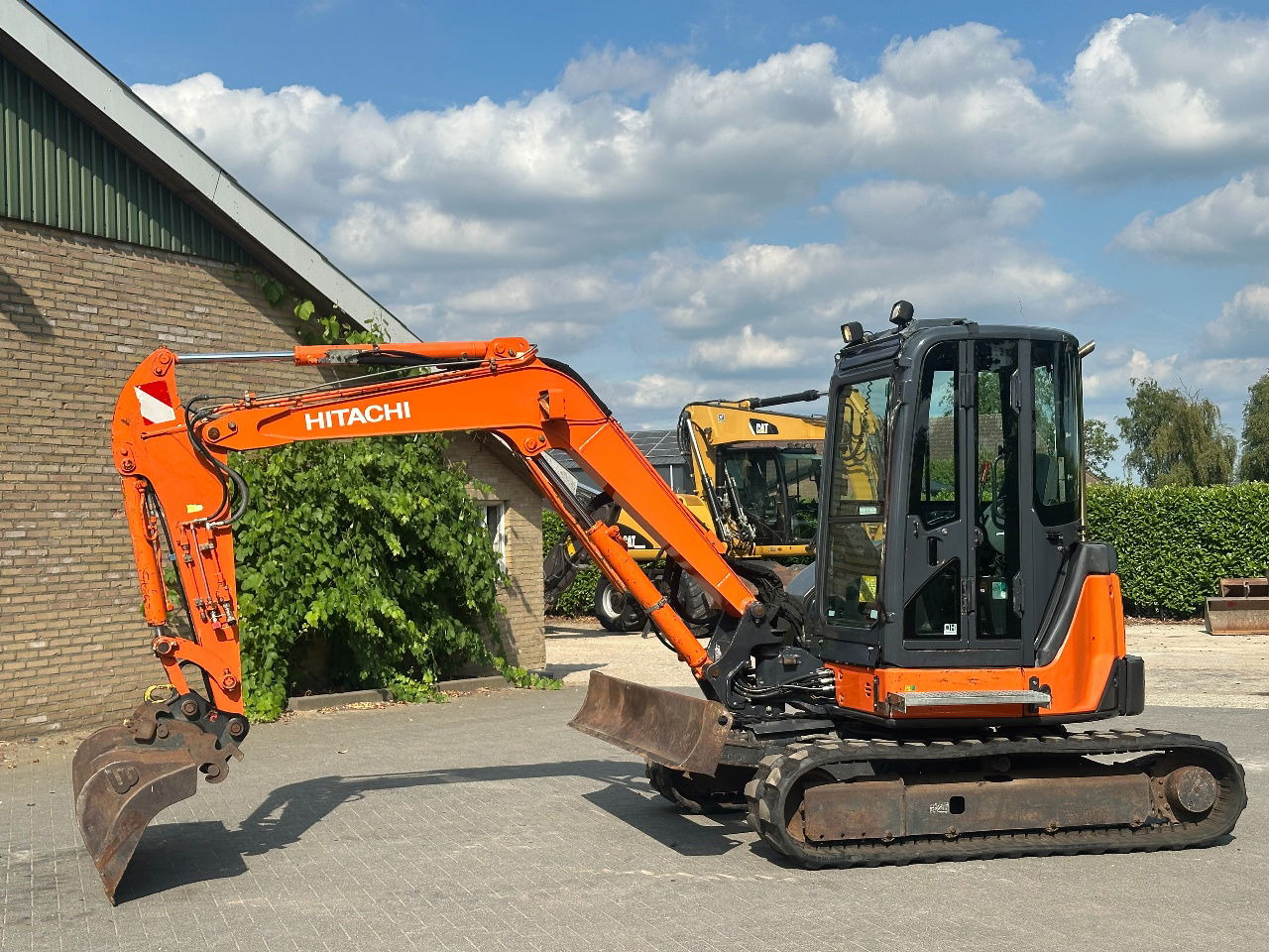 Hitachi ZX50U-2 CLR - Мини багер: снимка 2 Hitachi ZX50U-2 CLR - Мини багер: снимка 2