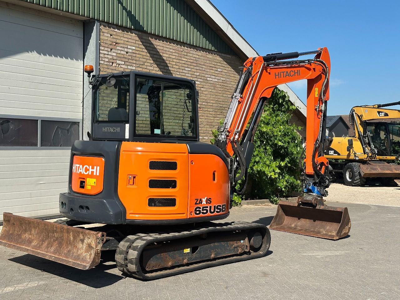 Мини багер Hitachi ZX65USB-5A CLR: снимка 10