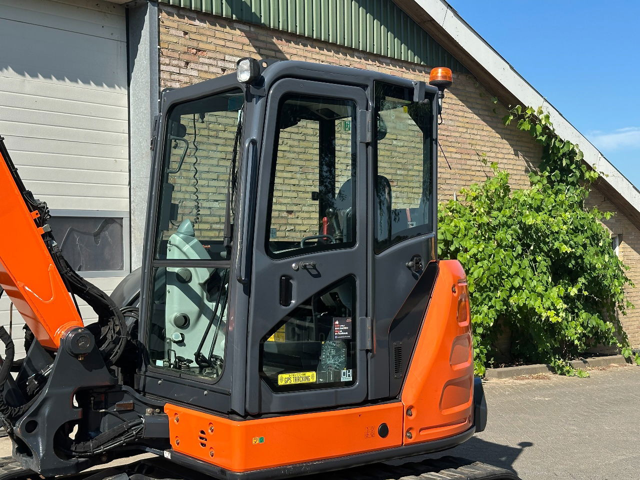 Hitachi ZX65USB-5A CLR - Мини багер: снимка 5 Hitachi ZX65USB-5A CLR - Мини багер: снимка 5