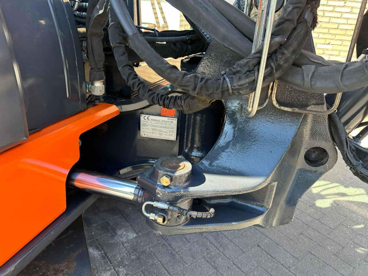 Мини багер Hitachi ZX65USB-5A CLR: снимка 30