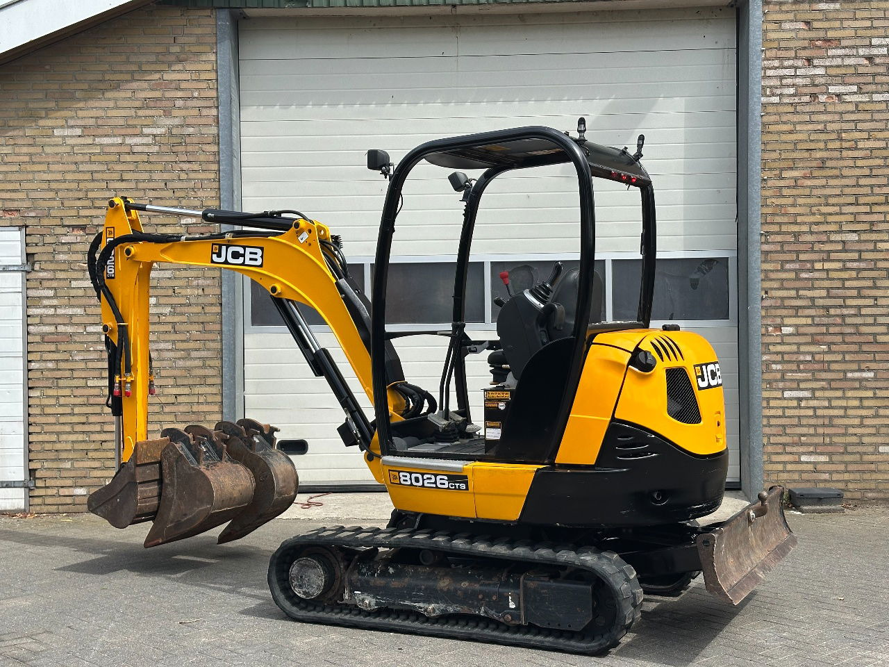 JCB 8026 - Мини багер: снимка 3 JCB 8026 - Мини багер: снимка 3