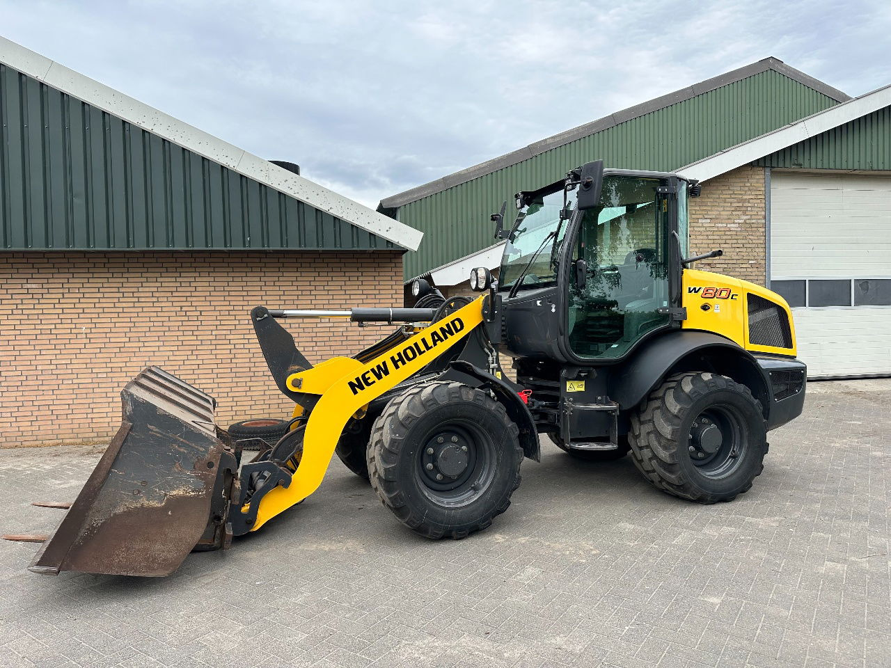 New Holland W80C - Колесен товарач: снимка 1 New Holland W80C - Колесен товарач: снимка 1