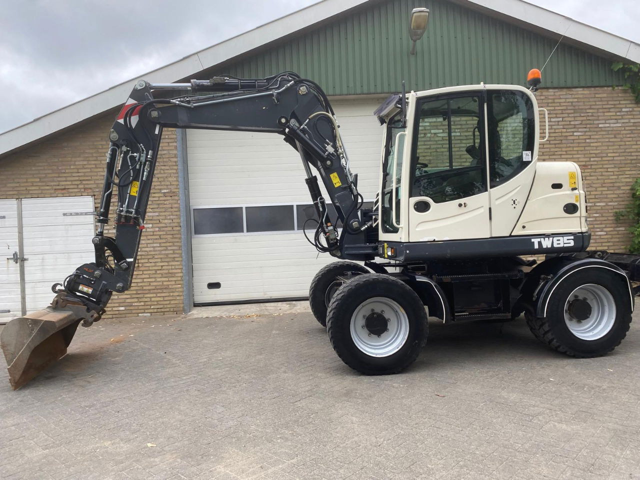 Terex TW85 - Колесен багер: снимка 1 Terex TW85 - Колесен багер: снимка 1