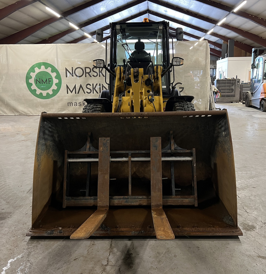 Cat 908M - Колесен товарач: снимка 4 Cat 908M - Колесен товарач: снимка 4
