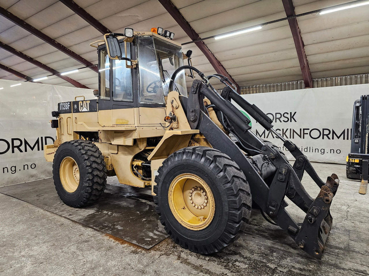 Cat IT28F - Колесен товарач: снимка 5 Cat IT28F - Колесен товарач: снимка 5