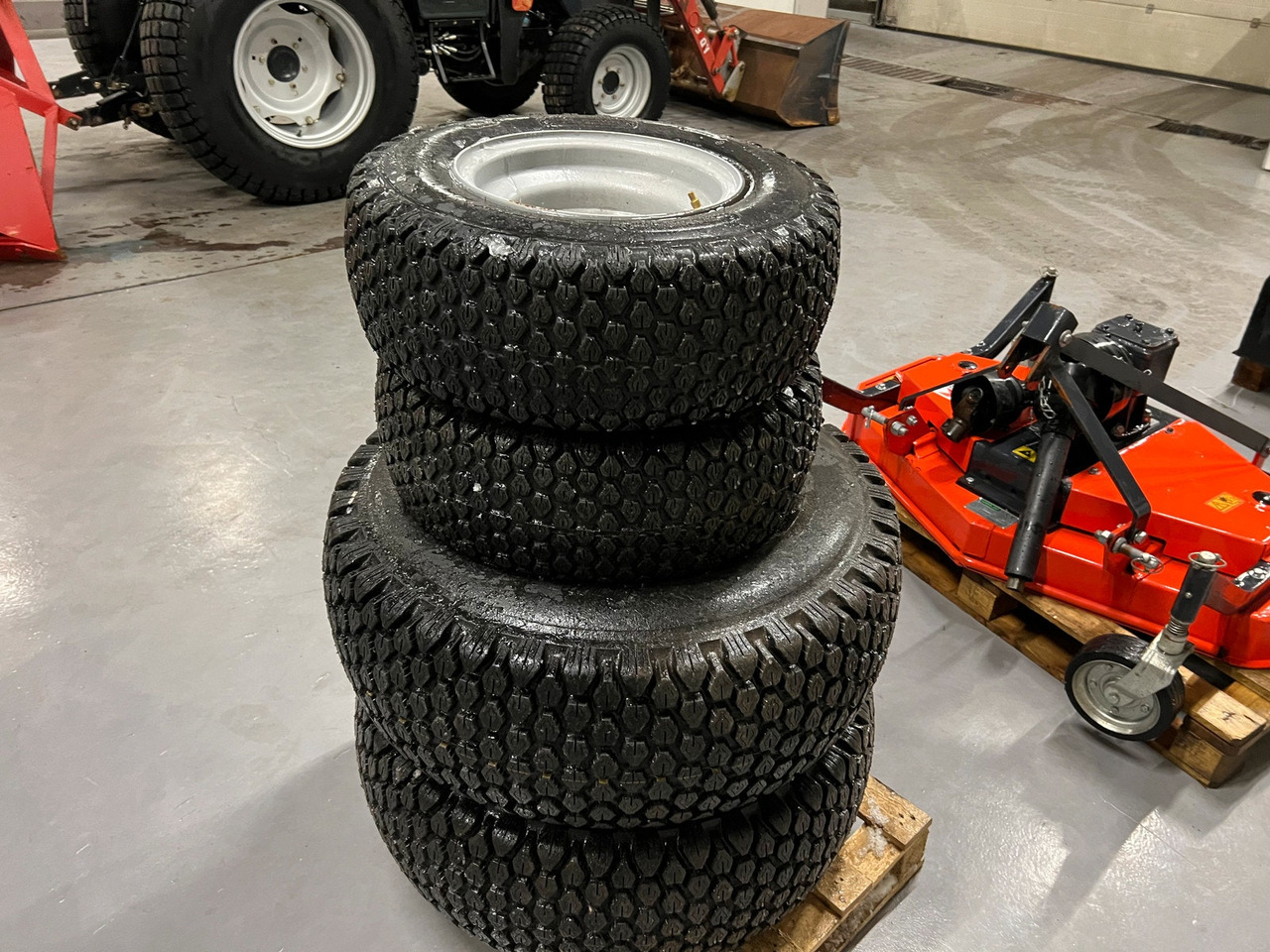 Dekk passer Massey Ferguson 1525 - Комплект колела за Селскостопанска техника: снимка 2 Dekk passer Massey Ferguson 1525 - Комплект колела за Селскостопанска техника: снимка 2