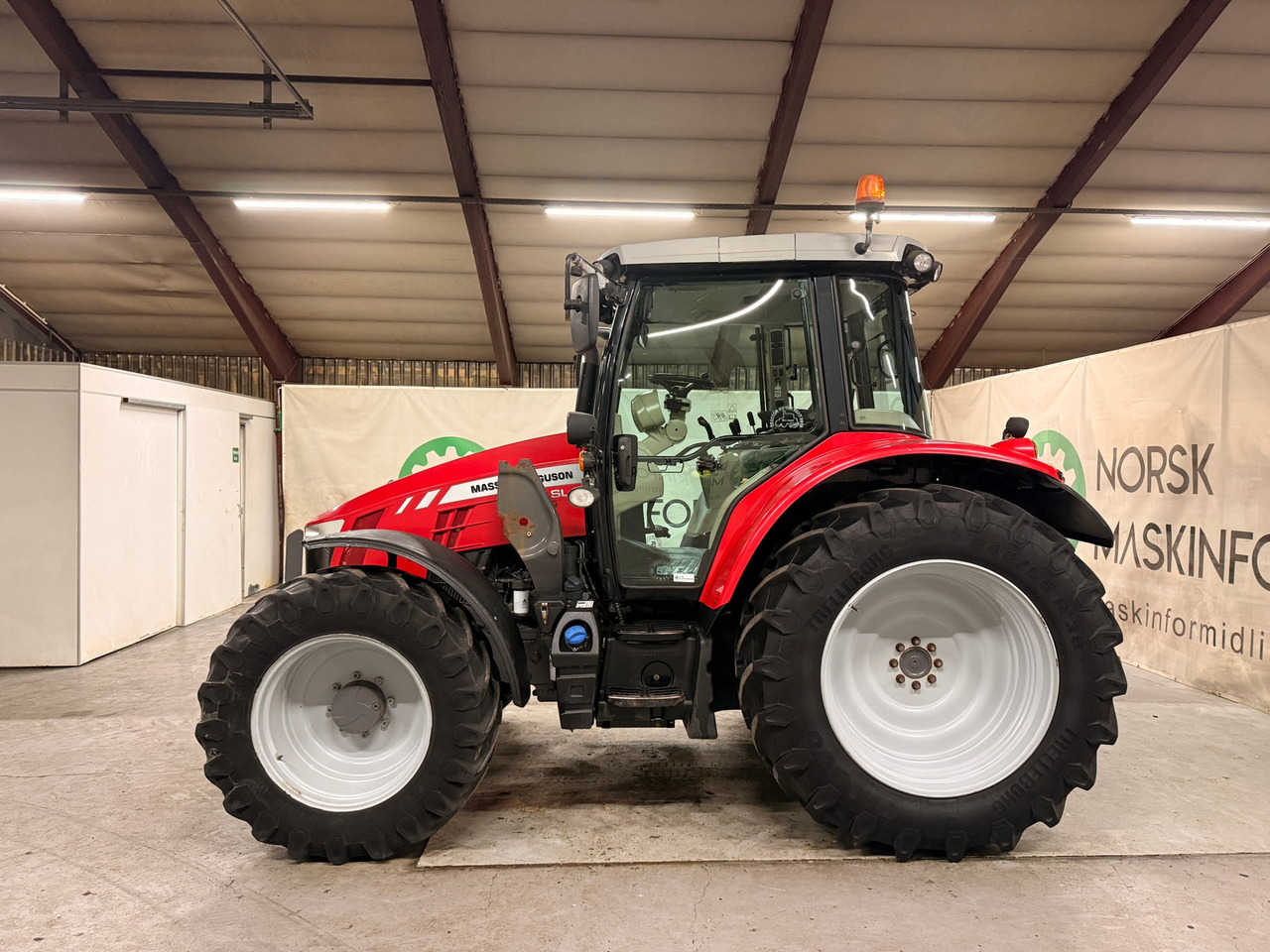 Massey Ferguson 5712SL Inkl ny frontlaster - Друга техника: снимка 2 Massey Ferguson 5712SL Inkl ny frontlaster - Друга техника: снимка 2