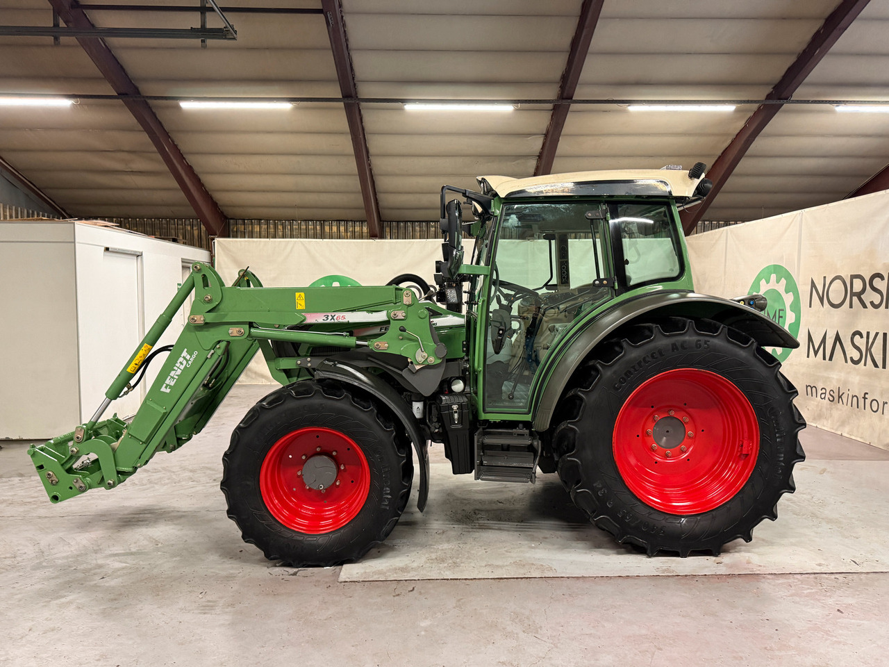 Fendt 211 Vario TMS - Трактор: снимка 2 Fendt 211 Vario TMS - Трактор: снимка 2