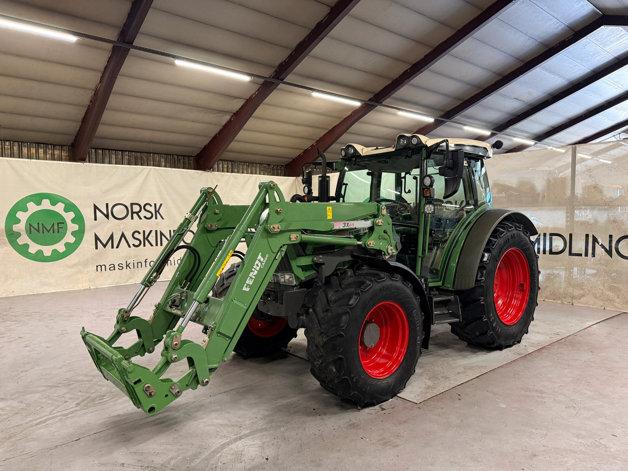 Fendt 211 Vario TMS - Трактор: снимка 1 Fendt 211 Vario TMS - Трактор: снимка 1