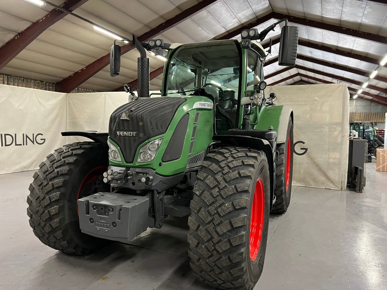 Fendt 724 Vario #TAR INNBYTTE# KAN LEVERES MED ANDRE DEKK# - Трактор: снимка 3 Fendt 724 Vario #TAR INNBYTTE# KAN LEVERES MED ANDRE DEKK# - Трактор: снимка 3
