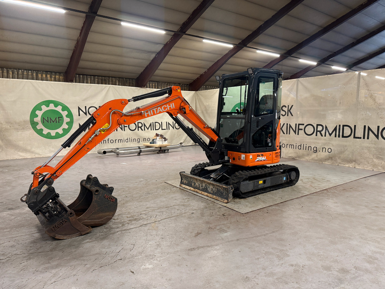 Hitachi ZX26U-6 - Мини багер: снимка 1 Hitachi ZX26U-6 - Мини багер: снимка 1